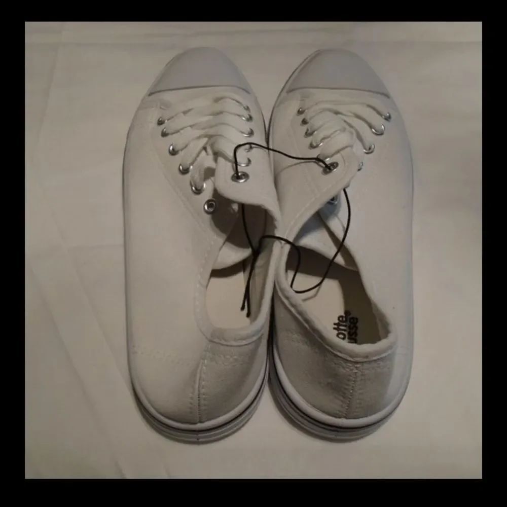 BRAND NEW CHARLOTTE RUSSE ROUND TOE SLIP-ON SNEAKER - Picture 11 of 15
